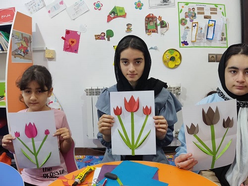 ساخت کاردستی گل لاله به مناسبت بازگشت آزادگان به میهن