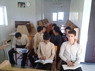 جمع خوانی کتاب هد هد سفید توسط اعضاء نوجوان